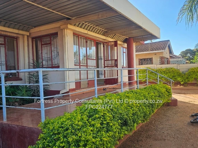 Newly Renovated 4-Bedroom House 