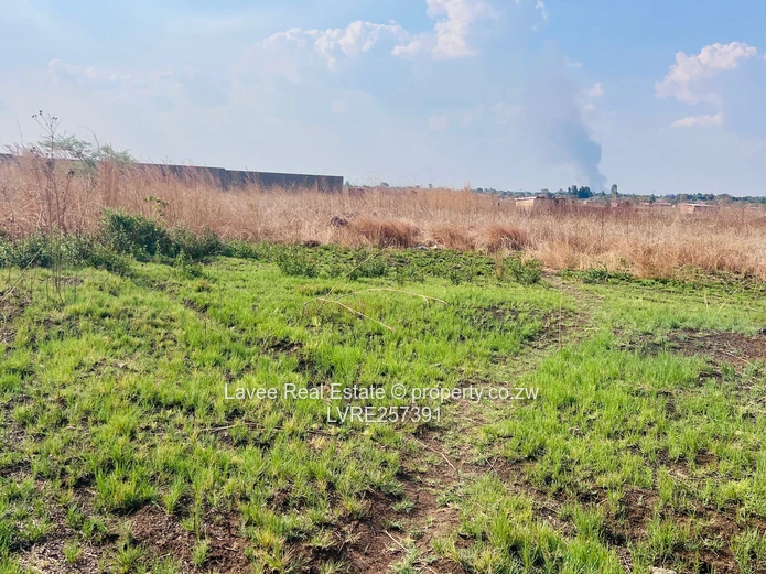 Prime 2,591 m² Norton Stand — Subdividable, Gravel Road