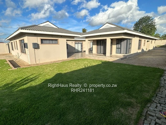 Stunning 5 bed house(4 ensuite) in Borrowdale Pomona near SamLevy Village