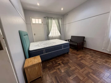 2 Bedroom Flat & Apartment