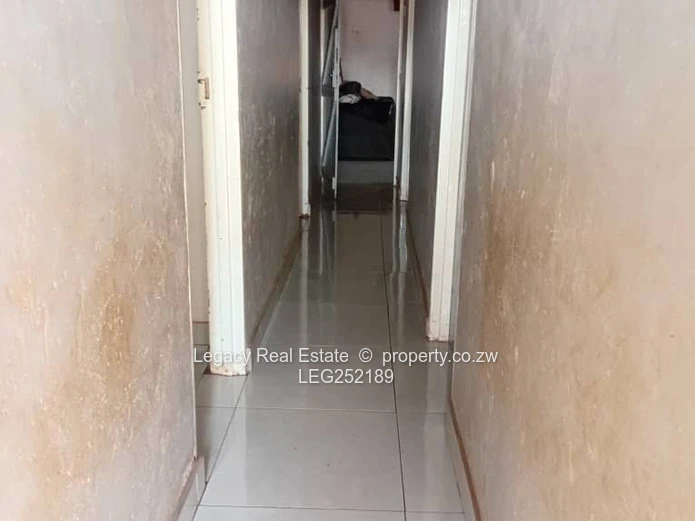 4-Bed Glen View Home — Walled Yard, Verandah & Good ZESA