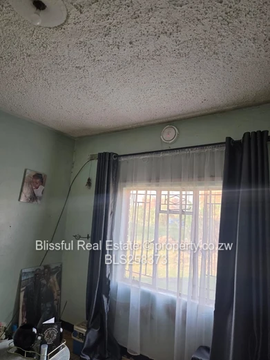 Mufakose 2-Bed Apartment - Tiled Floors & Fitted Kitchen (Sole Mandate)