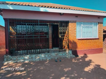 Spacious Hatcliffe 4-Bedroom Home with Modern Amenities