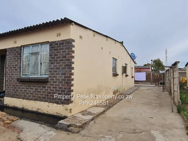 3-Bed Highfield Home, Walled & Garden