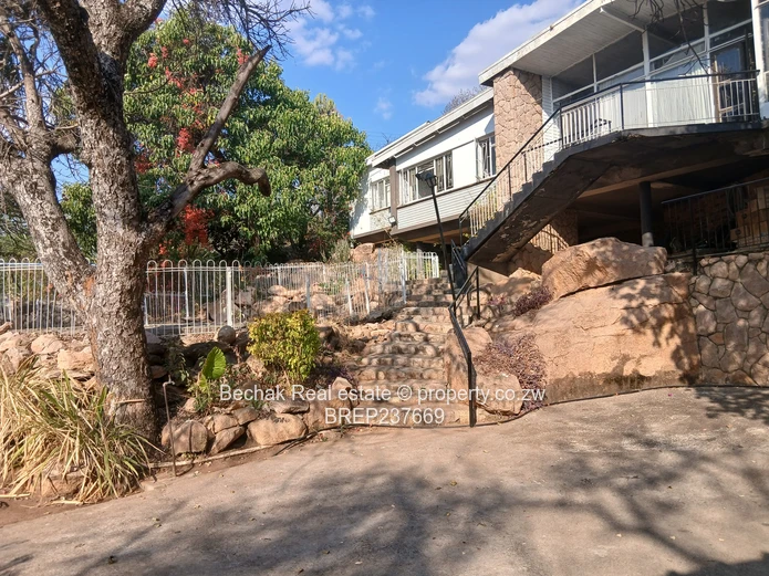 Spacious 4-Bed Burnside Home on 4000m² with Pool