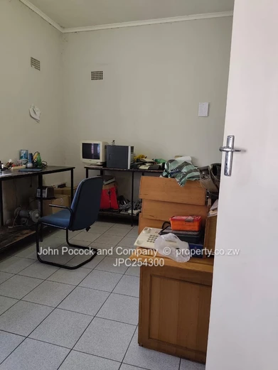 Workshop and office space in Prime Belmont Area