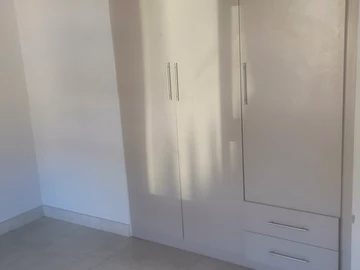2 Bedroom Flat & Apartment