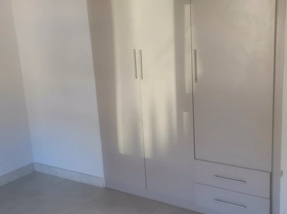 2 Bedroom Flat & Apartment