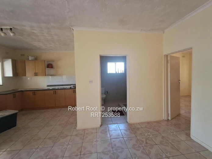 Sunny 2-Bed Cottage in Kambanji, Borehole & Tiled Floors