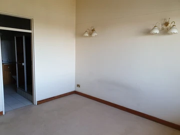 4 Bedroom Flat & Apartment