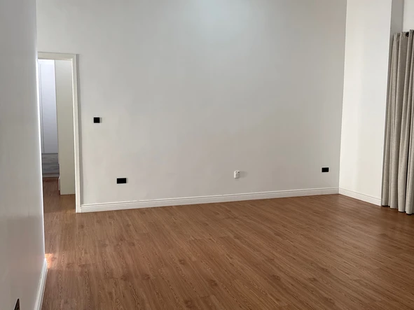 4 Bedroom Flat & Apartment