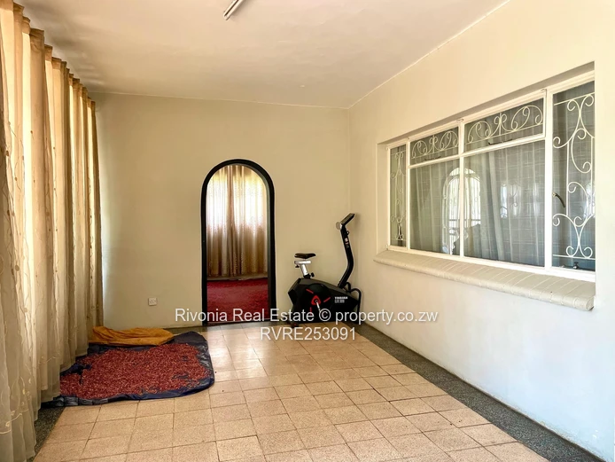 Gracious 5-Bed Colonial in Eastlea with Pool & Garden