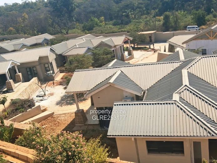 Bright 2-Bed Glen Lorne Apt with Borehole & Balcony