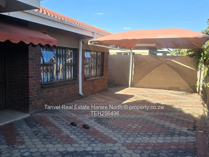 Madokero  house $1k - Neat 4 beds house main bed with ensuite bathroom, 3 bedrooms  have fitted ward