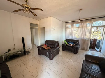 2 Bedroom Flat & Apartment