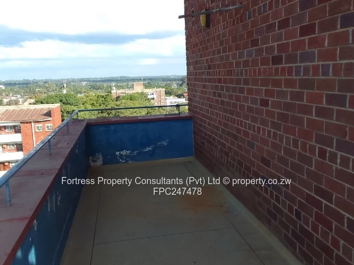 Sunlit 2-Bed Avenues Flat with Balcony & Borehole