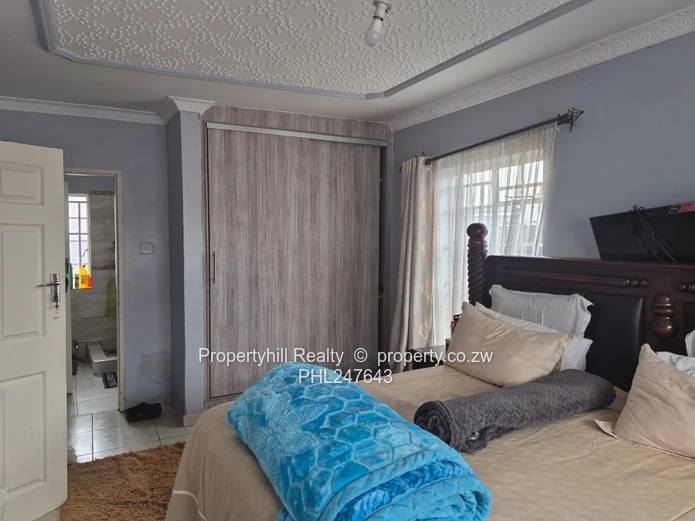 Secure 4-Bed Granary Park Home — Borehole, Garage & Paved Yard
