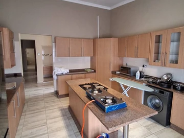 3 Bedroom Flat & Apartment