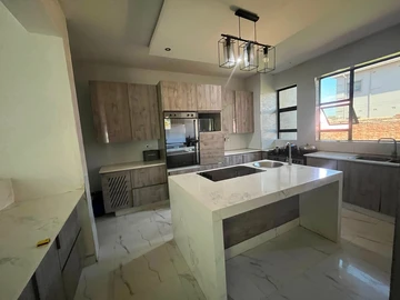 5 Bedroom House