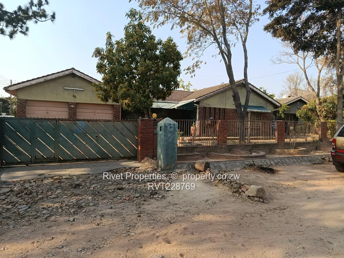 Letombo Very Spacious House