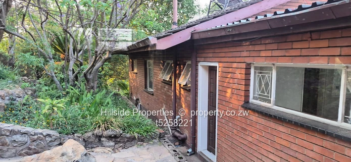 Glen Lorne 4-Bed 3-Bath: Modern Glass Wall & Garden