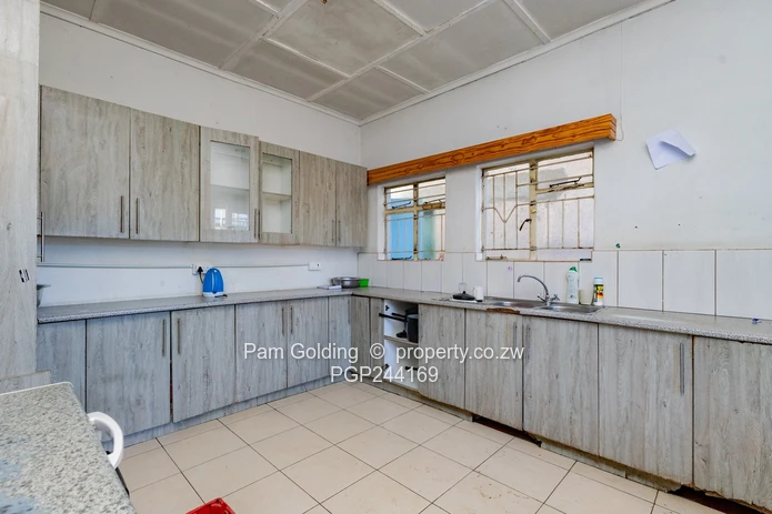 Versatile Industrial Property on 4946sqm