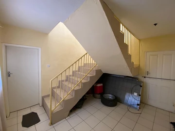 6 Bedroom House
