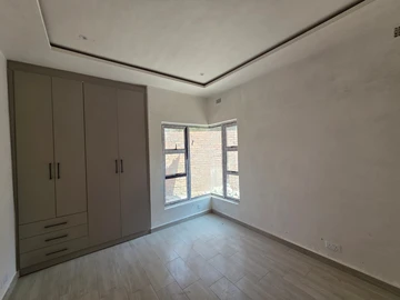 4 Bedroom Flat & Apartment