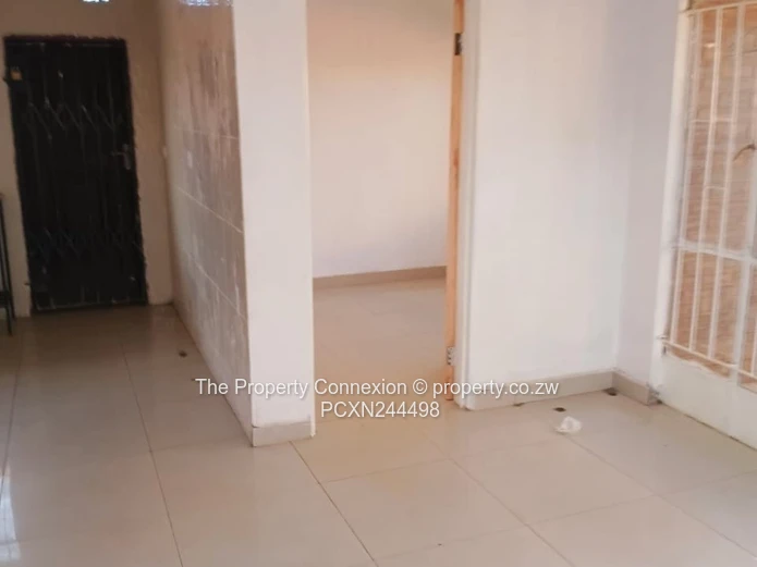 Modern 2-Bedroom Apartment – Whitehouse