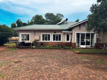 POMONA HOUSE FOR SALE.located in the golden triangle is a 3 beds with big rooms,open plan kitchen