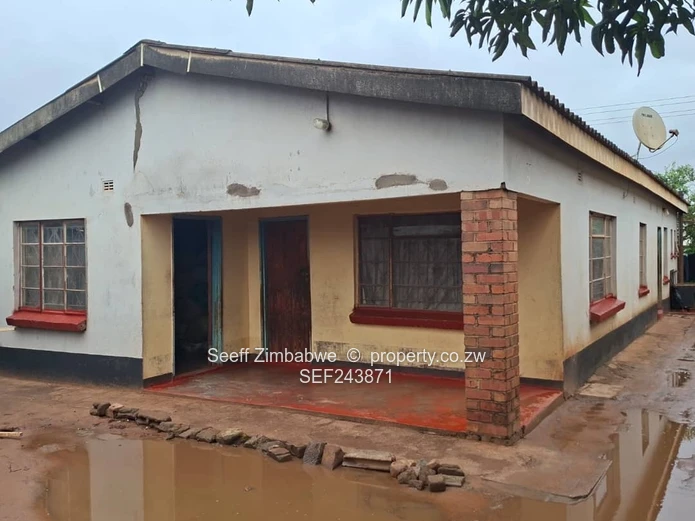 Single-Storey 5-Bed Home with Veranda in Chiredzi