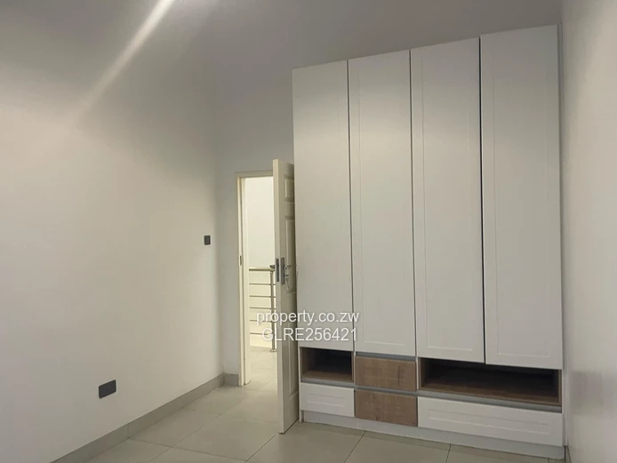 Avondale 3-Bed Flat: Modern Open-Plan Living + Borehole