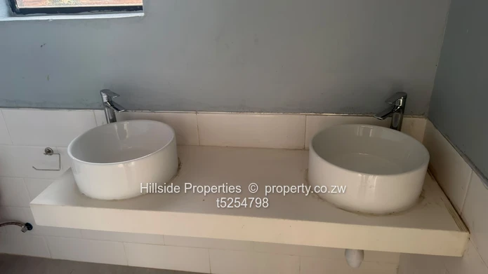 3bedroom apartment Groom bridge  (Sole Mandate)