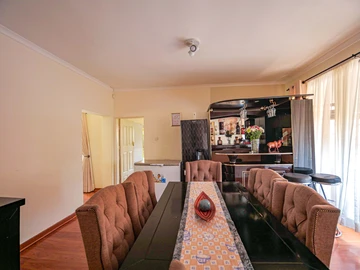 3 Bedroom Flat & Apartment