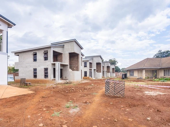 4 Bedroom Flat & Apartment