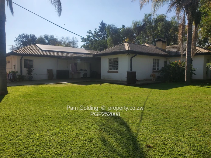 Invest in this sought after neighbourhood. (Sole Mandate)