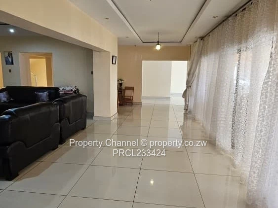 Mount Pleasant 8-Bed Home - Spacious Verandah & Garden