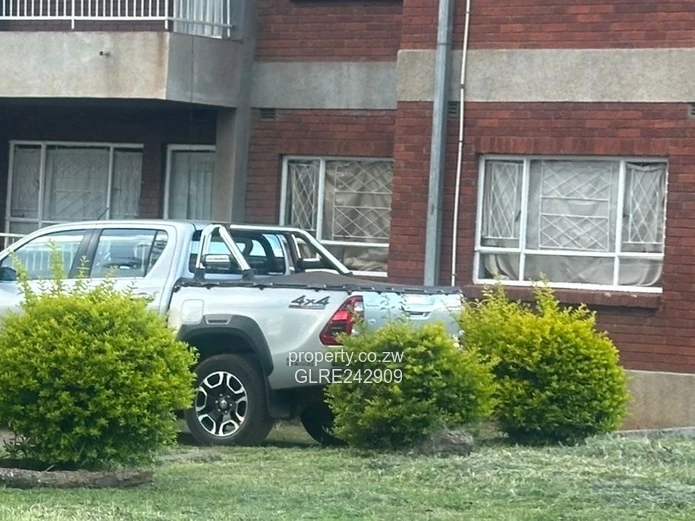 Mabelreign 3-BR House — Tiled Living, Verandah & Water Tank