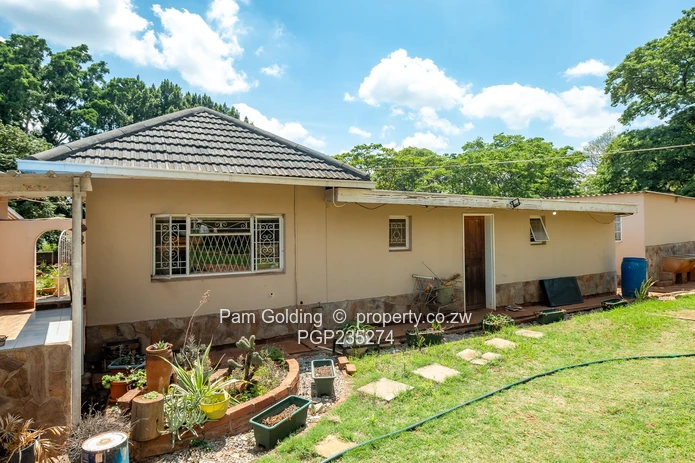 Spacious home walking distance to St Johns College  (Sole Mandate)