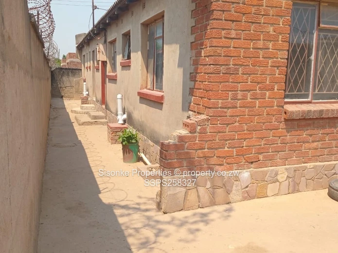 4 Bedroomed House For Sale In Chinhoyi 
