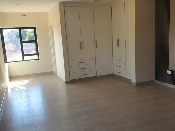 4 Bedroom Flat & Apartment