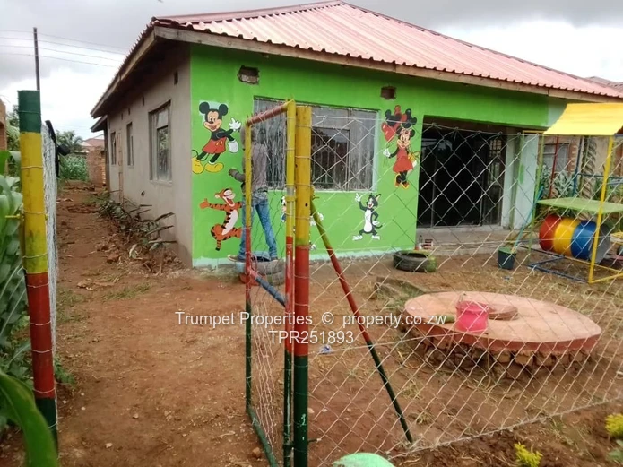 4-Bed Home  Fenced Yard in Dzivarasekwa Extension
