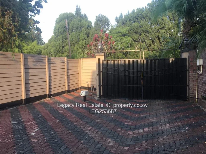 Alexandra Park: 4-Bed Family Home with Pool & Borehole