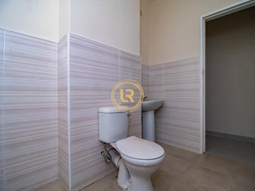 2 Bedroom Flat & Apartment