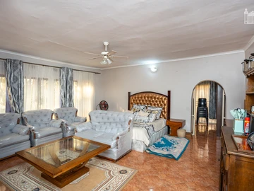 6 Bedroom House