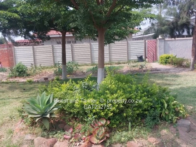 Glen View 1 Riverside 4-BR House for Sale Near Harare – Secure Home with Solar and Developer Cession