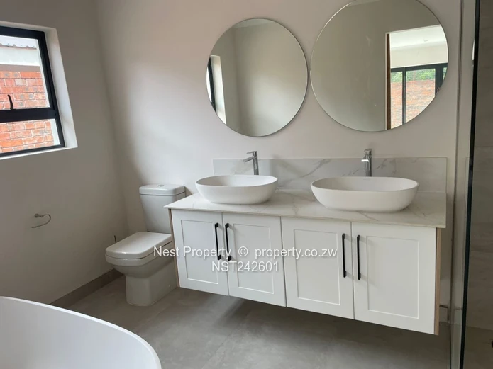 Newlands 3-Bed Townhouse — Vaulted Living, Fitted Kitchen