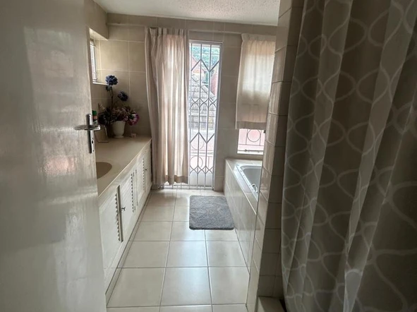 3 Bedroom Flat & Apartment