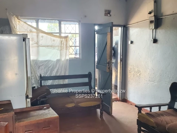 Highfield  2-bed house for rental with a veranda