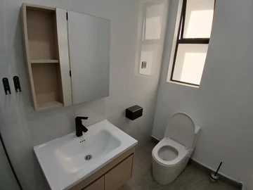 2 Bedroom Flat & Apartment